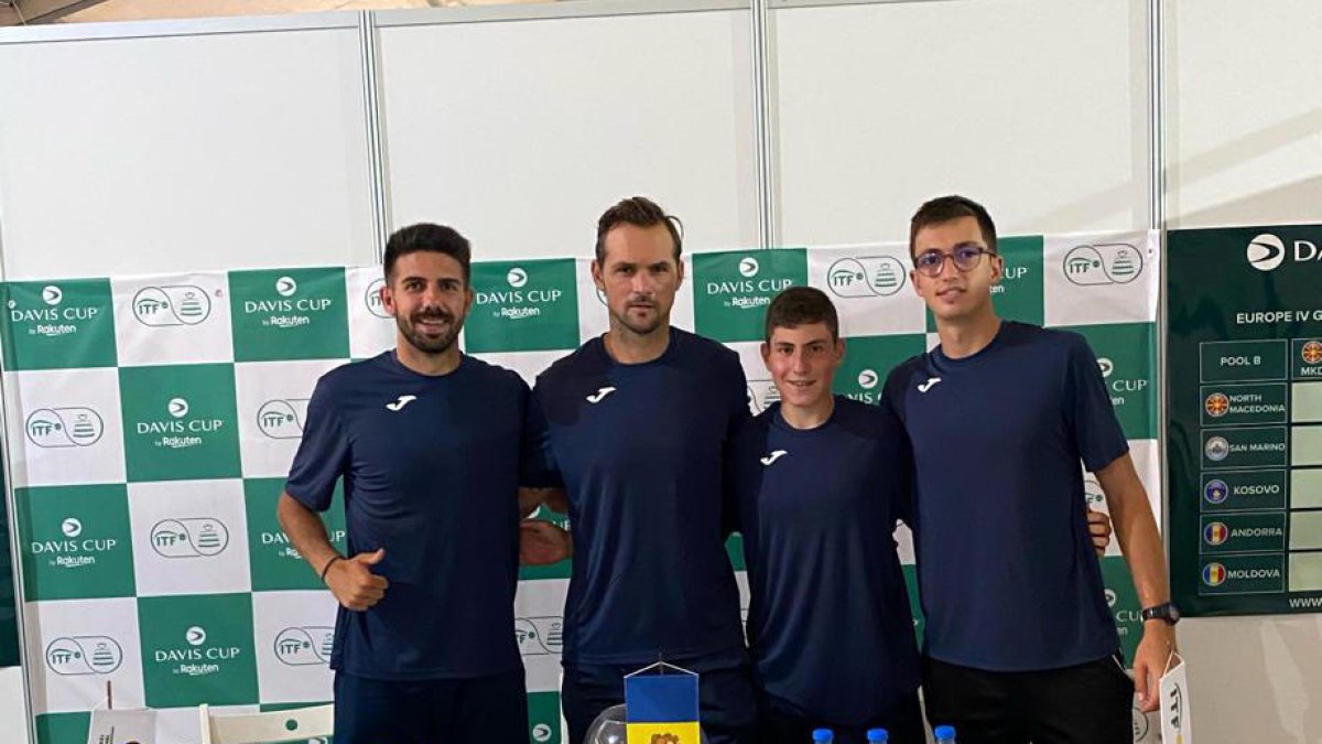 L'equip andorrà de la Copa Davis abans del viatge.