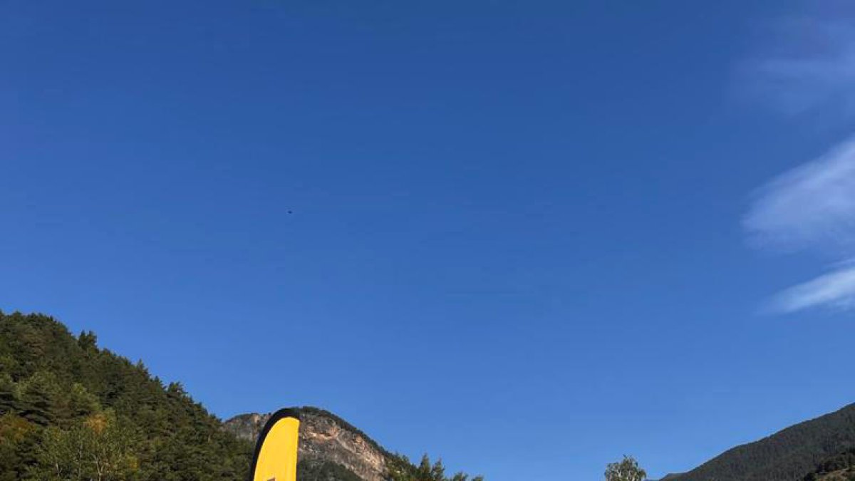 Andona va lliurar ahir 1.400 euros a Hi Arribarem.