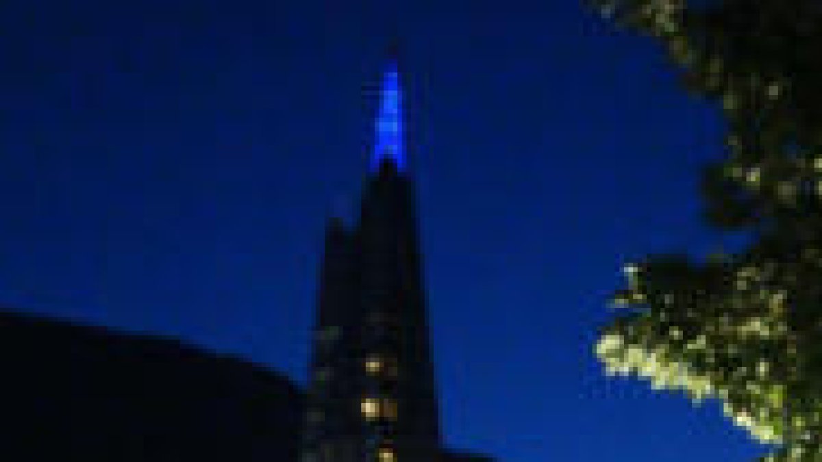 Visita guiada nocturna Escaldes – Caldea. Festival de llum i color