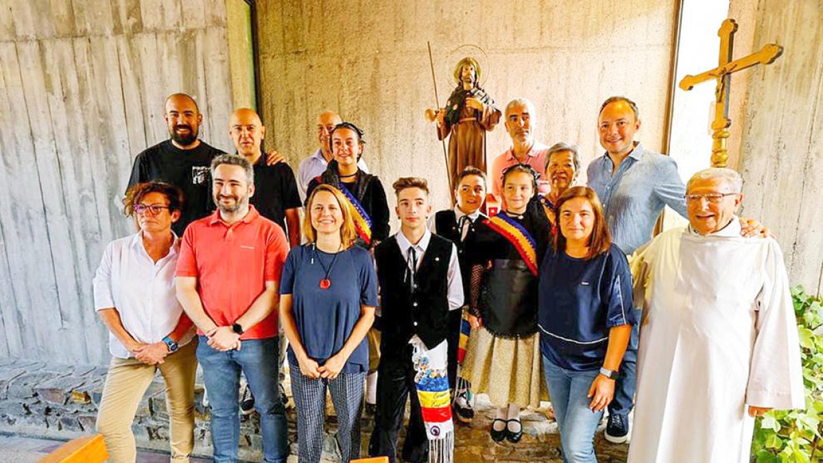 El pubillatge amb les autoritats a la missa.