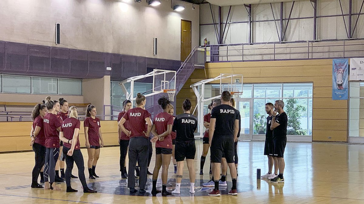 El Rapid de Bucarest femení ha treballat al Pas.