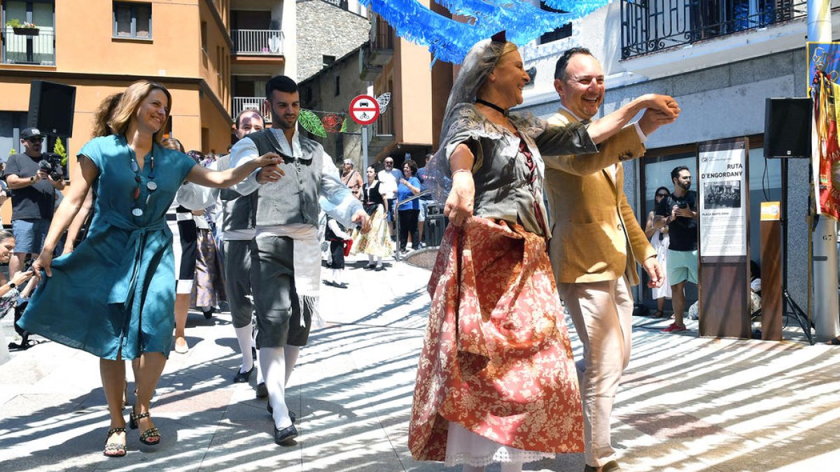 L'esbart Santa Anna clou la festa major