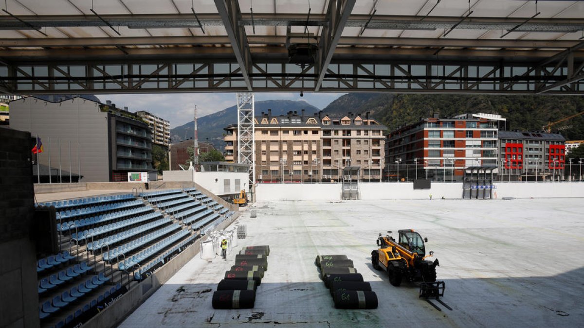 Les màquines van entrar a l'Estadi Nacional fa 12 dies per adequar la instal·lació.