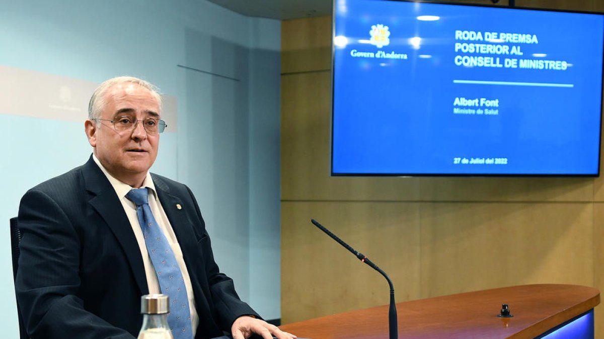 El ministre de Salut, Albert Font, durant la roda de premsa d'ahir.