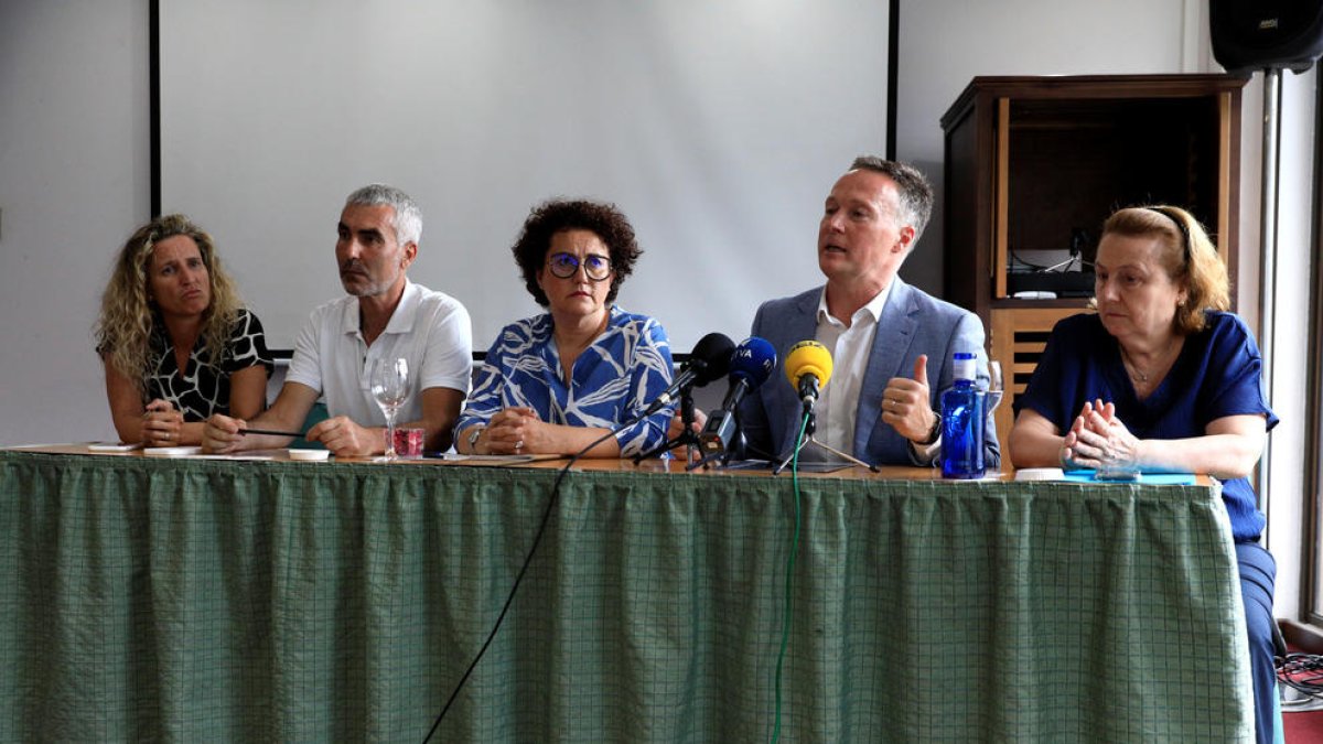 La ministra Pallarés i els quatre consellers escindits de Liberals.