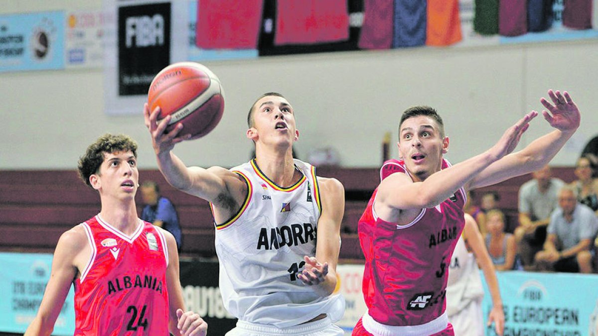 Leo López, en una acció.