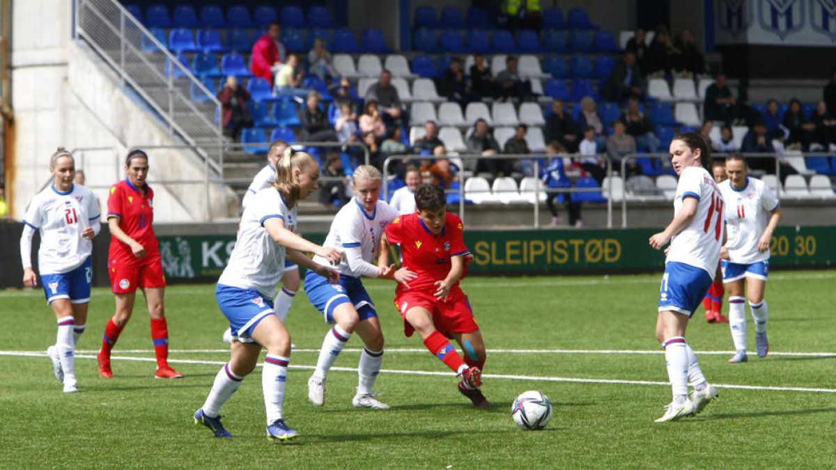 Un instant del partit celebrat ahir a Klaksvik.