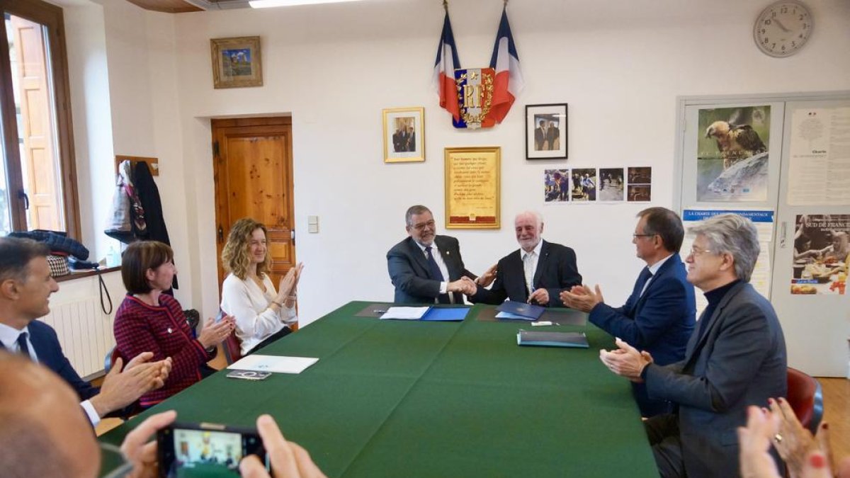 Signatura del conveni entre Encamp i Porta