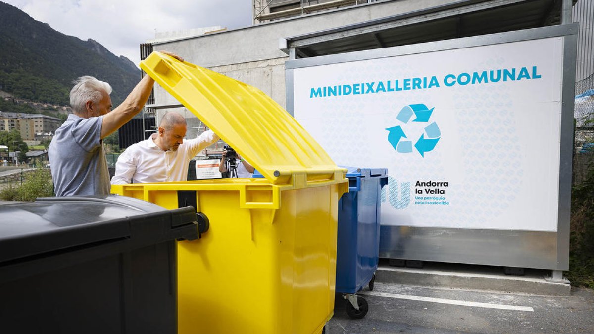 Gerard Estrella durant la presentació de les noves mesures per afavorir el reciclatge.