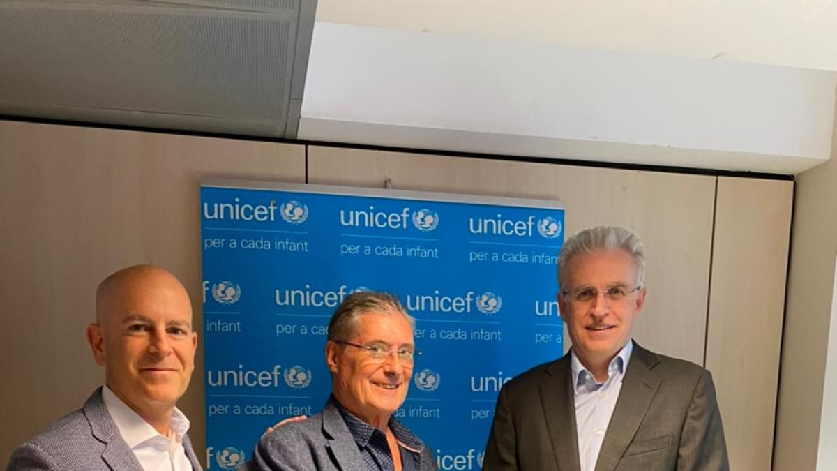 El director de Lions Club i el d'Unicef Andorra