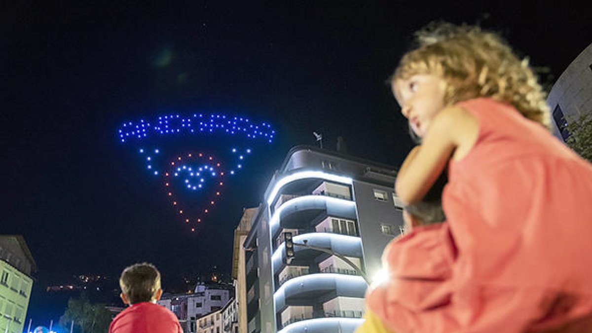 Espactecle de drons, ahir a la festa major.