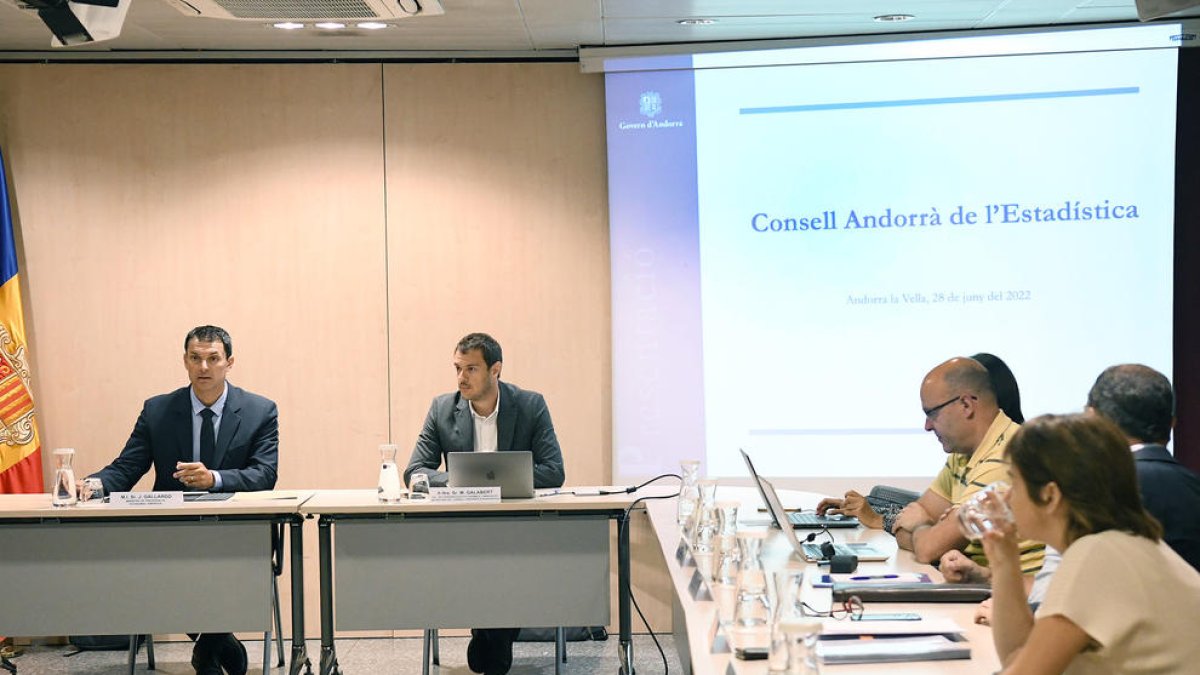 El ministre Gallardo i el secretari i director d'Estadística, Marc Galabert