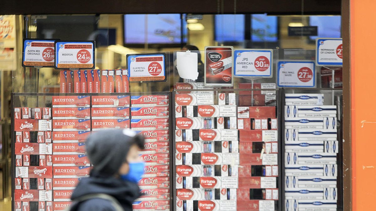 Un aparador amb productes de tabac.