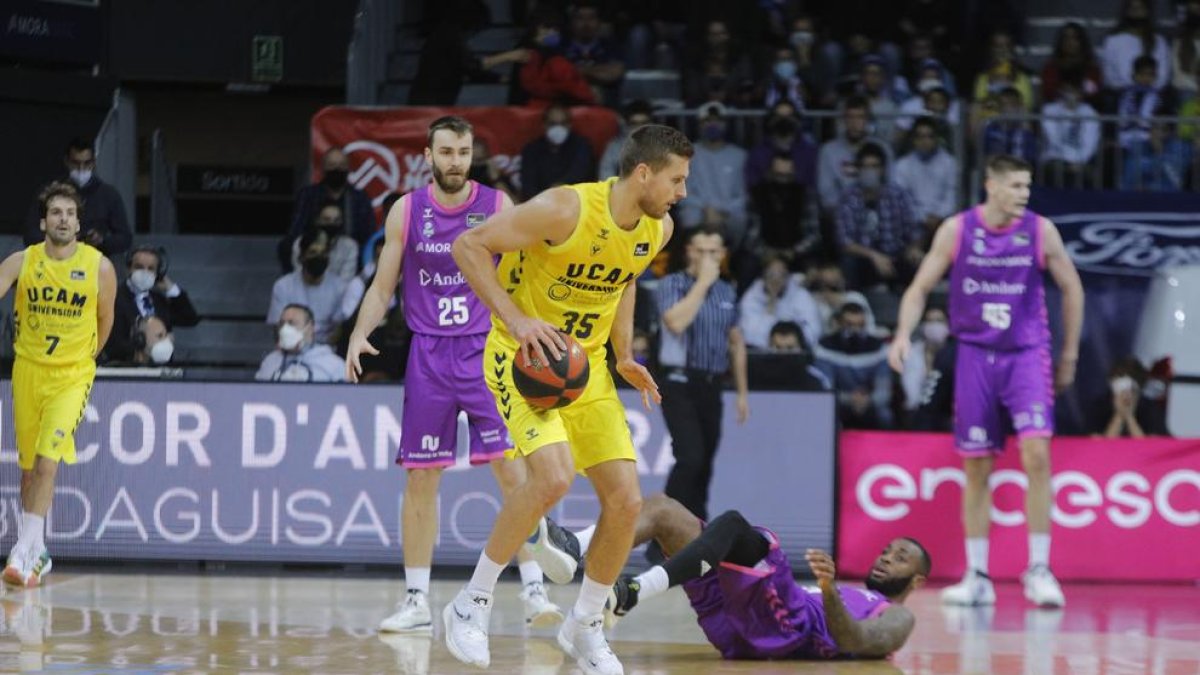 Chris Czerapowicz aquesta temporada en el partit del MoraBanc contra l'UCAM