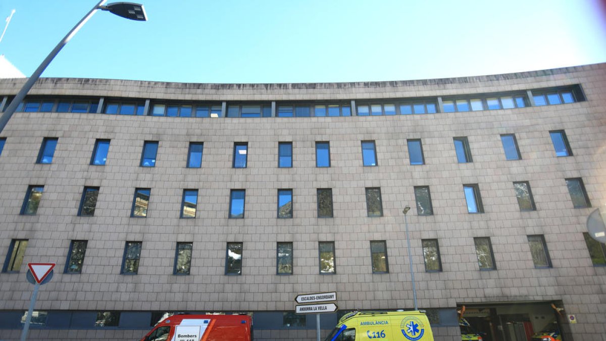 La persona sospitosa de contagi està aïllada a l'hospital.