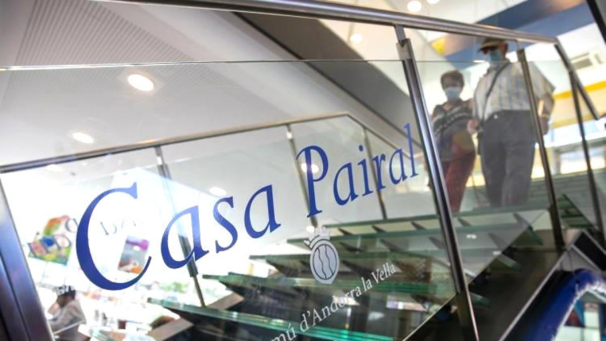 Dos usuaris de la casa pairal d'Andorra la Vella.