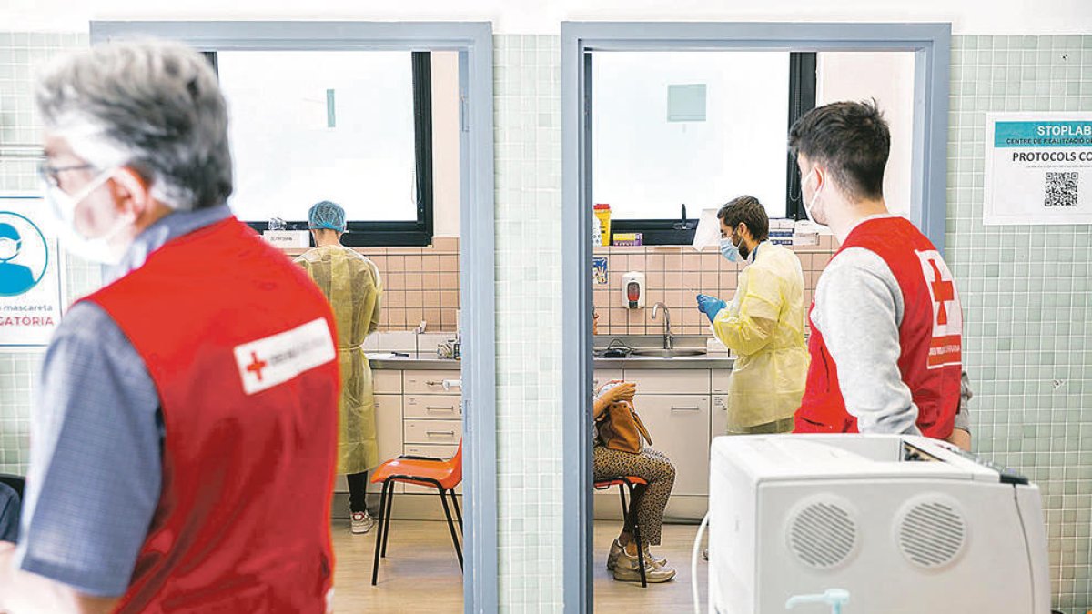 Personal sanitari a l'stoplab.