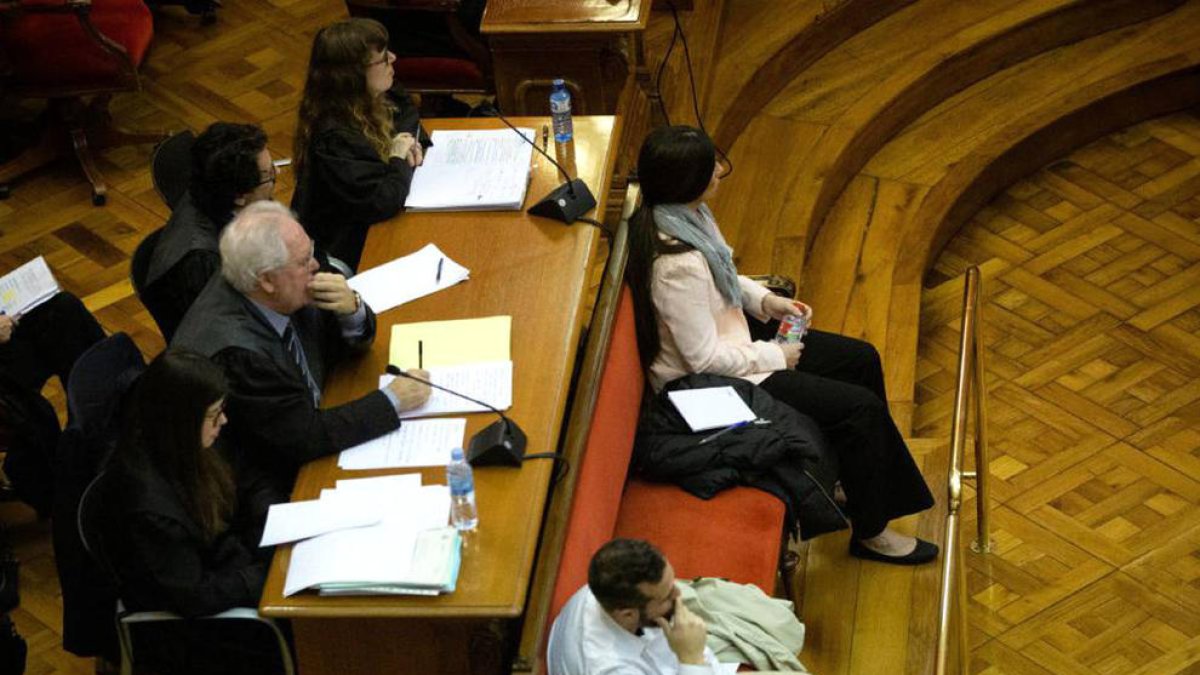 Un moment del judici als dos agents detinguts per l'assassinat, l'any 2020.