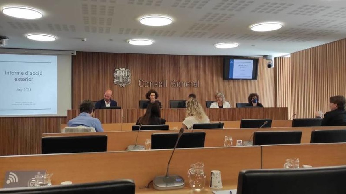 Sessió informativa pública de la ministra Maria Ubach