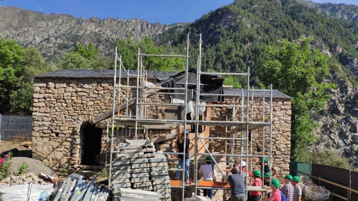 Les obres del campanar de Sant Vicenç d'Enclar estan en la fase final