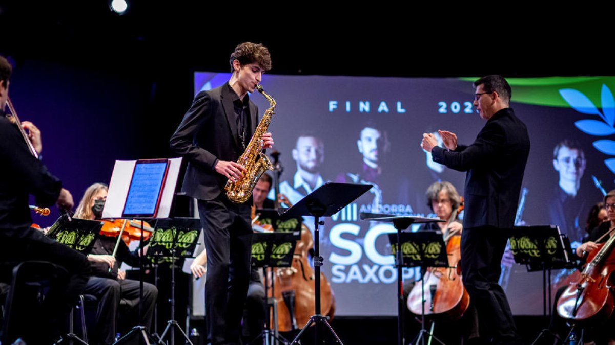 El guanyador Giorgi Dzhishkariani a la final.