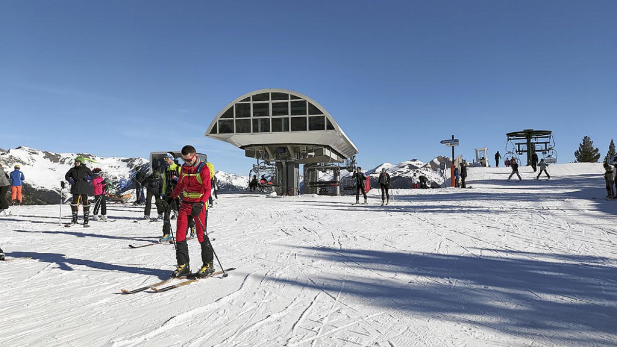 Esquiadors en una de les estacions del país.