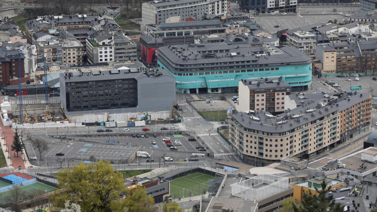 Clot Emprivat prat roure aparcament vistes escaldes