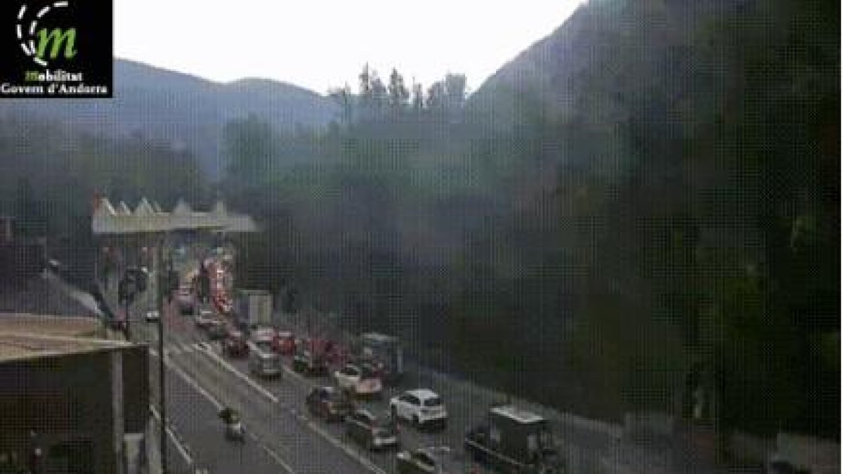 Cues aquesta tarda a la frontera direcció cap a Espanya