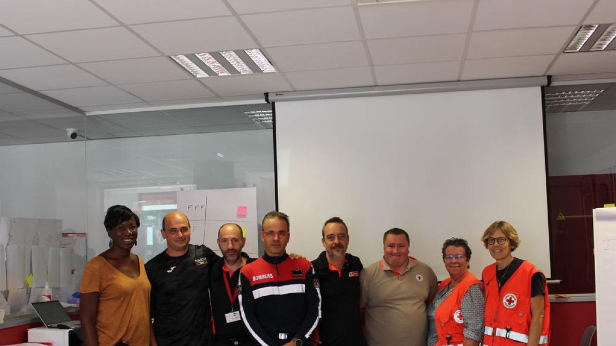 Monitors i alumnes del curs de la Creu Roja francesa