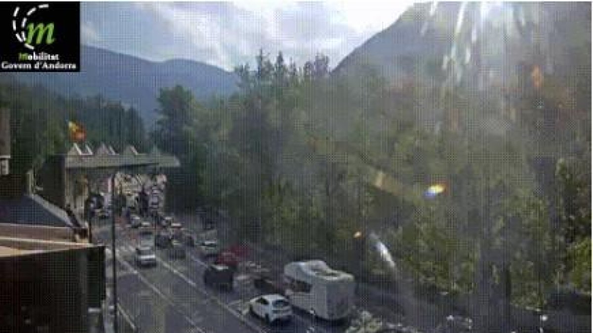 Cues de sortida cap a Espanya aquesta tarda