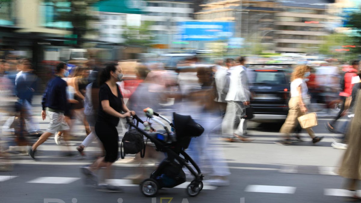 La població registrada del mateix mes del 2021 és de 83.220 persones
