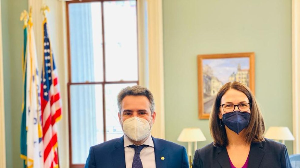Trobada entre Eric Jover i la sotssecretària de política fiscal del Departament del Tresor, Lily Batchelder.