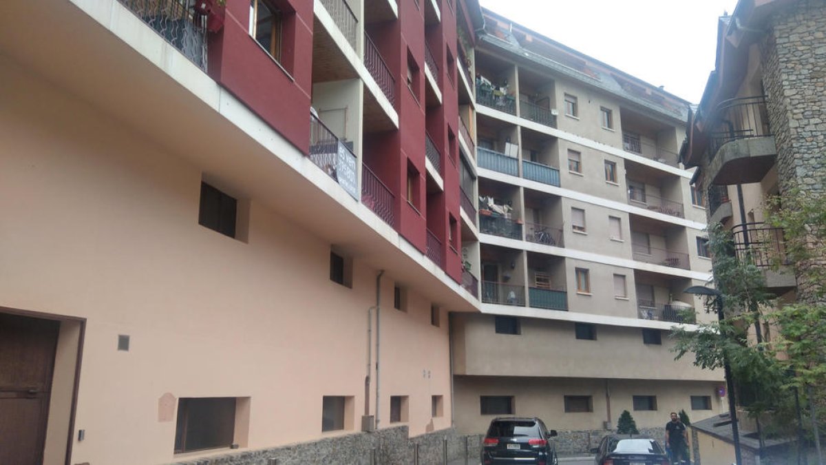 Dos dels blocs de la comunitat Els Cortals d'Encamp.