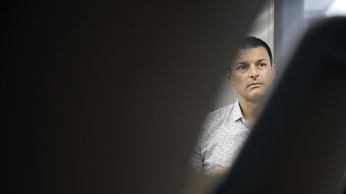 El ministre i president de Liberals, Jordi Gallardo, durant l'entrevista.