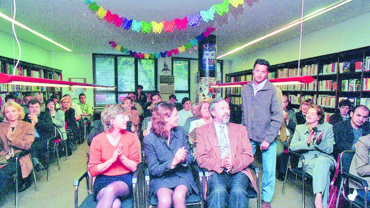 Manel Gibert rebent aplaudiments quan va ser el guanyador del primer concurs.