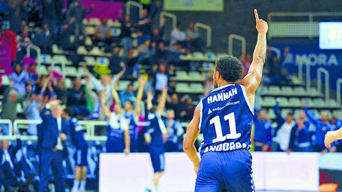 El MoraBanc canvia d'entrenador i comença a guanyar. Per fi han trobat la clau per remuntar: fitxar un tècnic nou abans de cada partit.