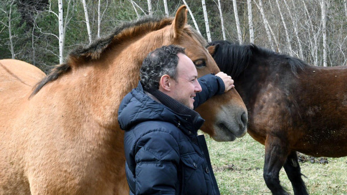 Espot i calvó visiten els ramaders