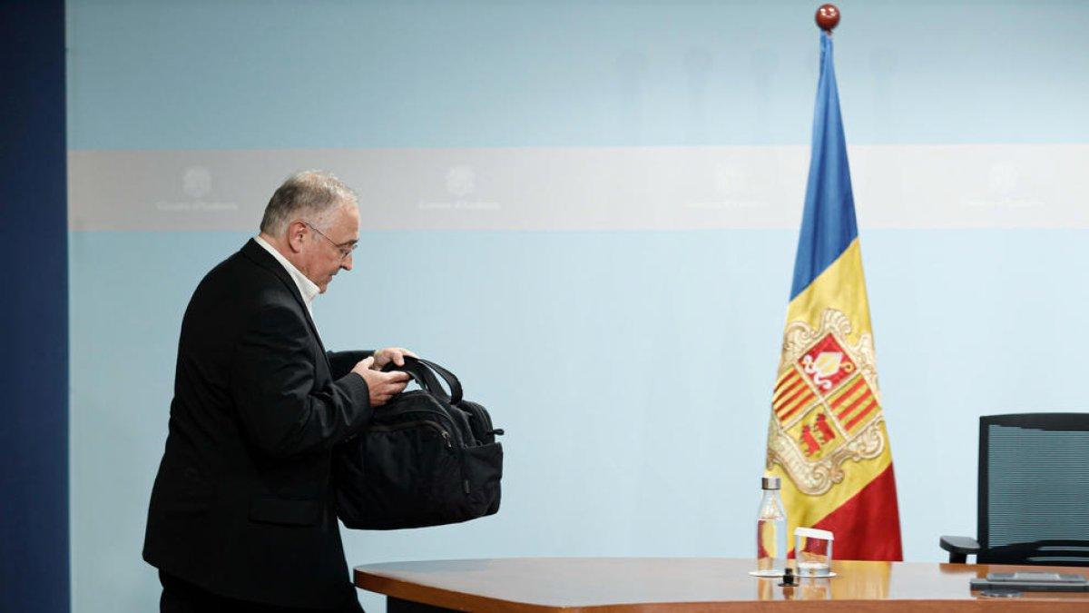 El ministre de Salut, Albert Font, durant la roda de premsa d'ahir.