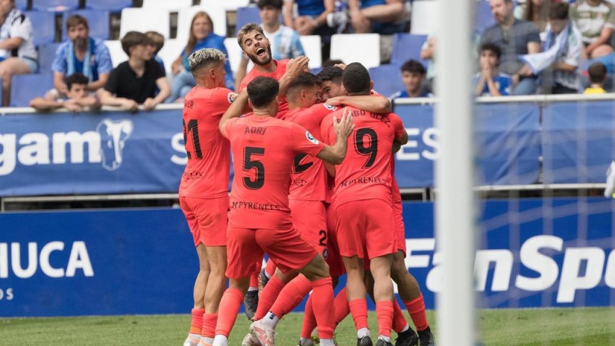 Els jugadors de l'FC Andorra celebren el gol de Pau Casadesús