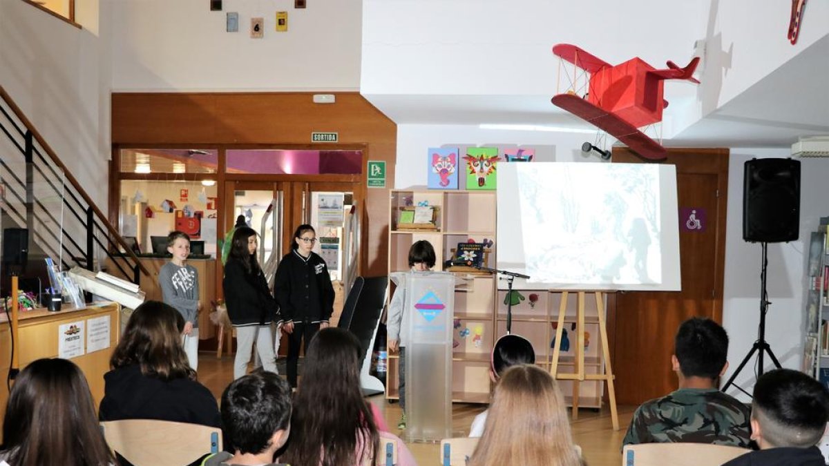 Lectura Sant Jordi de l'escola andorrana a la Biblioteca d'Encamp