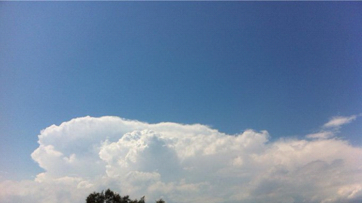 Formació de cumulonimbus una tarda d'estiu.