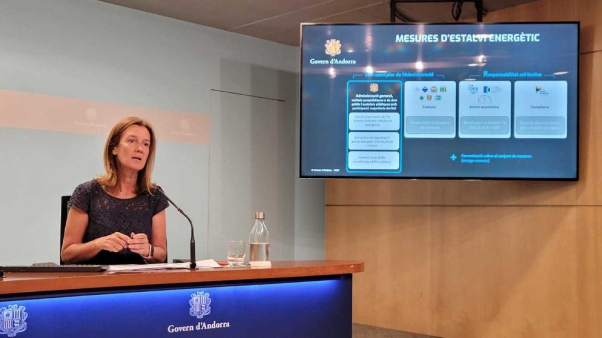 La ministra Calvó durant la roda de premsa