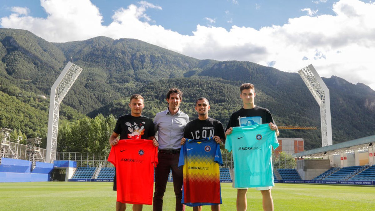 Valera, Nogués, Moha i Mika, durant la presentació.