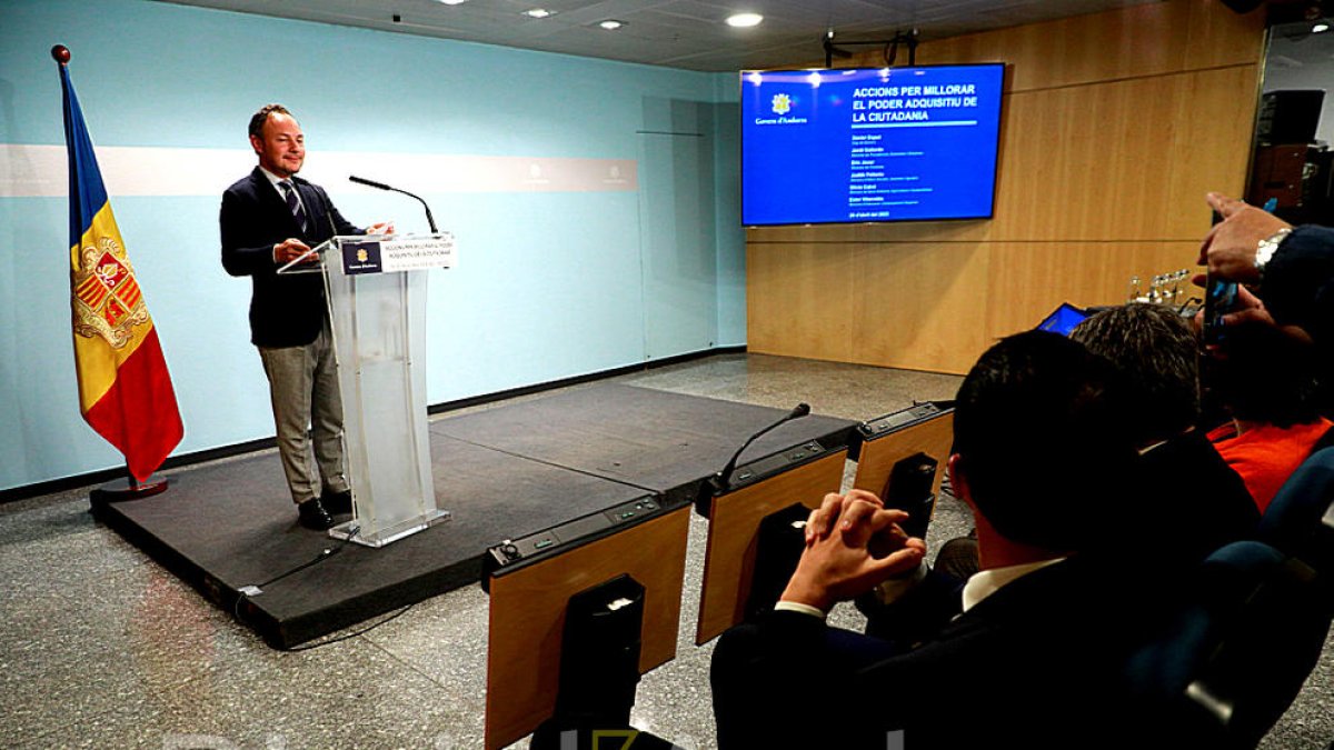 El cap de l'executiu durant la roda de premsa