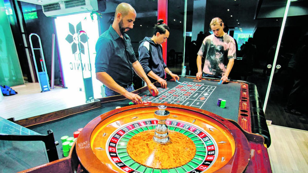 L'escola de crupiers i el preu de la llenya, als set tuits