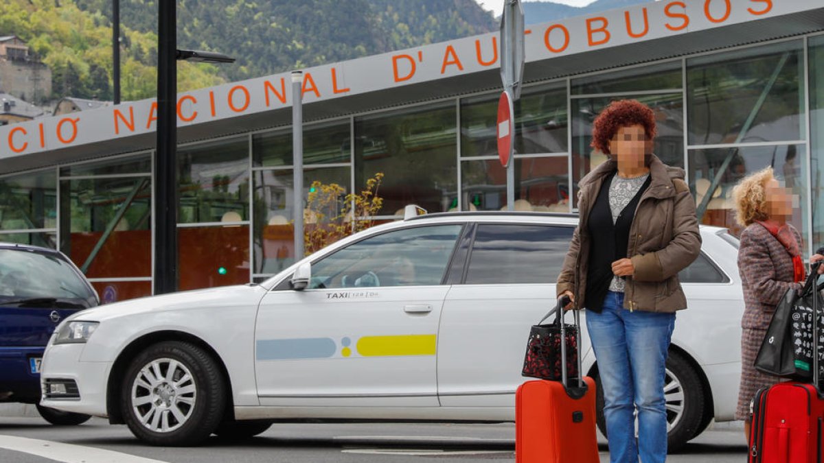 Els taxistes es queixen del bus a la demanda.