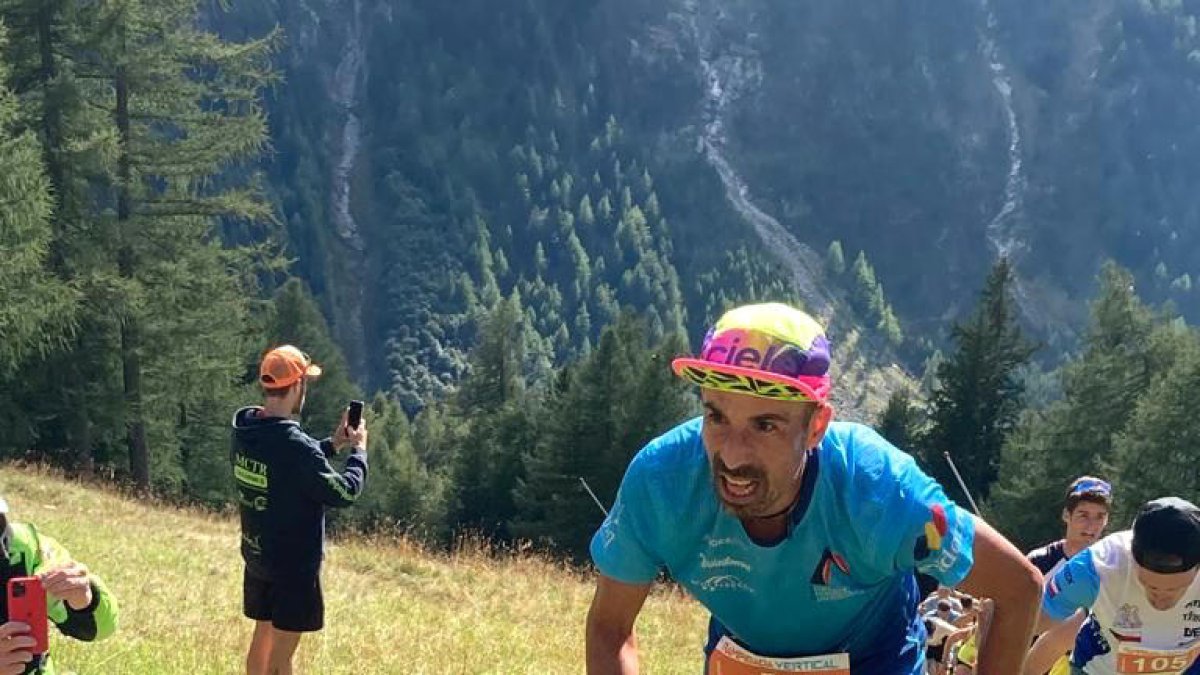 Òscar Casal durant la cursa vertical celebrada ahir a Itàlia.