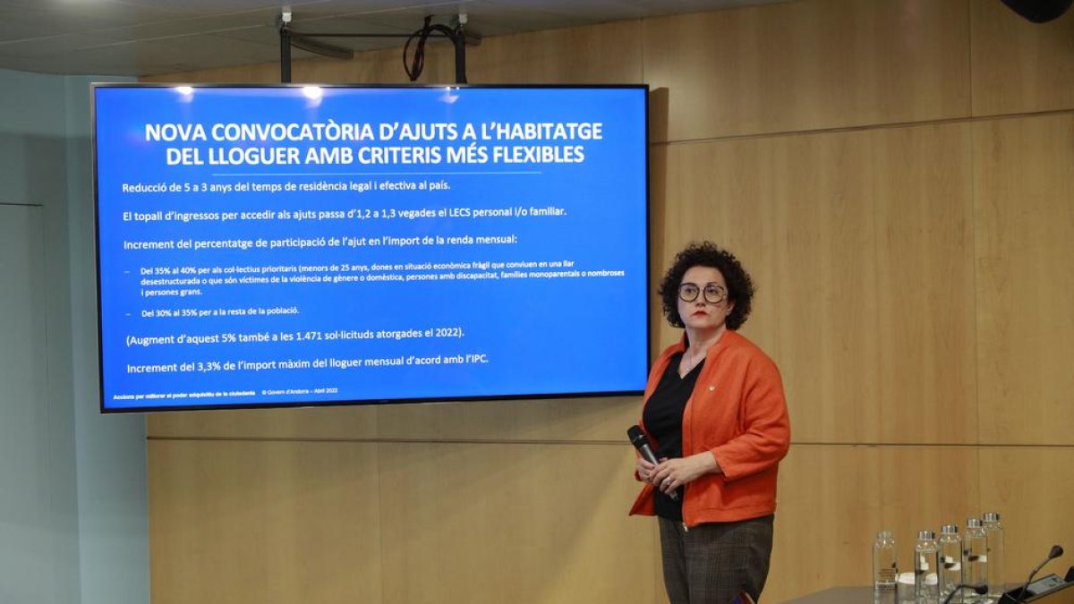 La ministra d'Afers Socials, Judith Pallarés, en la presentació ahir dels nous ajuts al lloguer