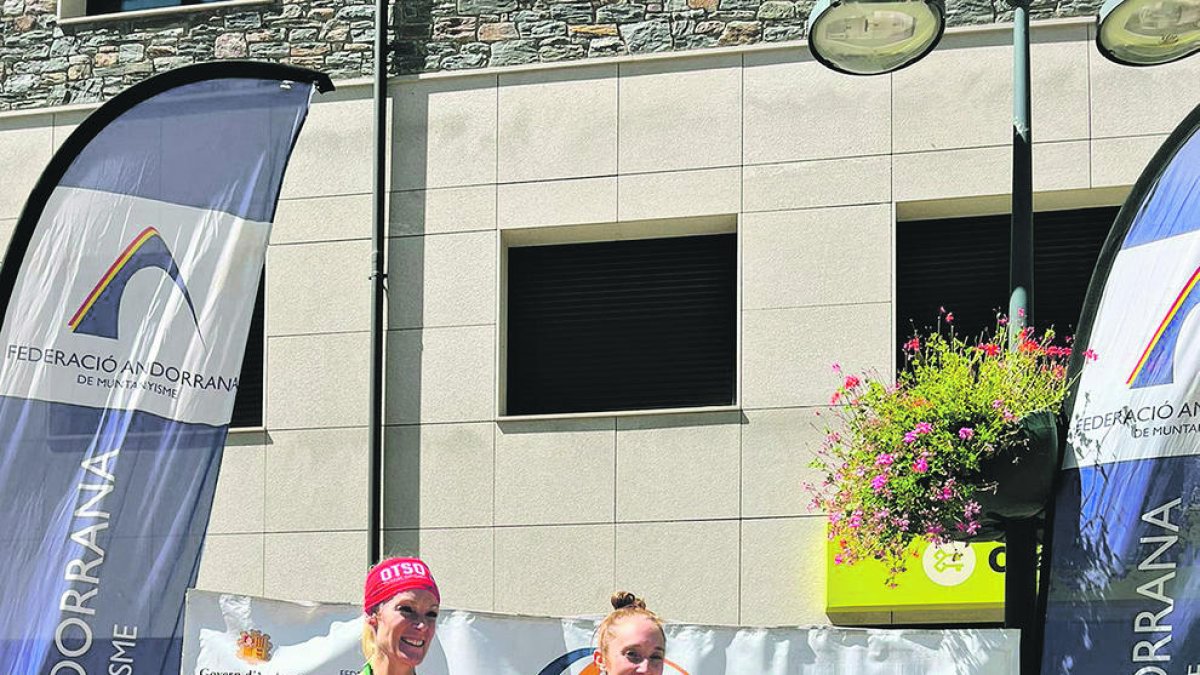 Erola Tortadès, Angie Gibson i Giulia Torresi, al podi femení, ahir.