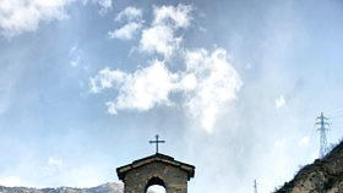 L'església de Santa Filomena, al centre d'Aixovall.